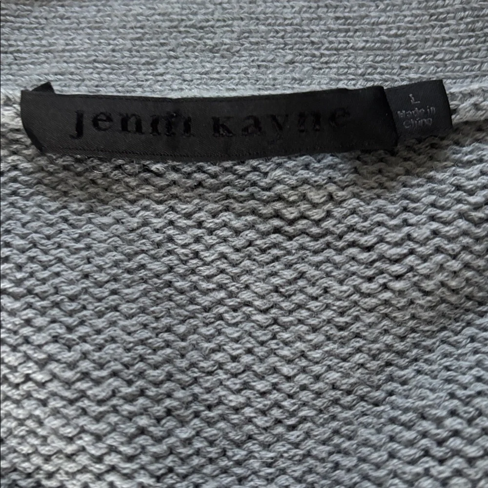 Jenni Kayne Gray V-Neck Button Front Cropped Cardigan - Picture 5 of 7